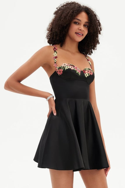 Robe De Bal Satin Noir Brodée - gallery 1