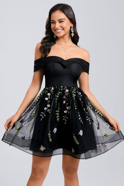 Robe De Bal Brodée Noire Courte