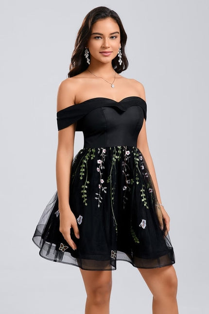 Robe De Bal Brodée Noire Courte - gallery 2