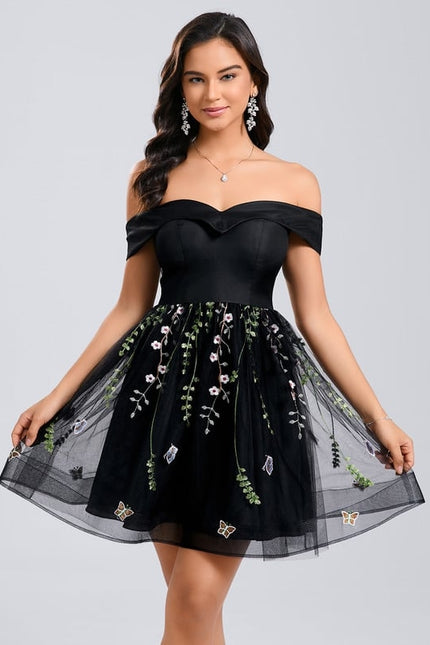 Robe De Bal Brodée Noire Courte - gallery 1